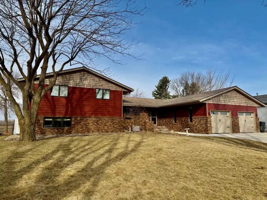 1665 Oakwood Drive, Worthington, MN 56187 - #2