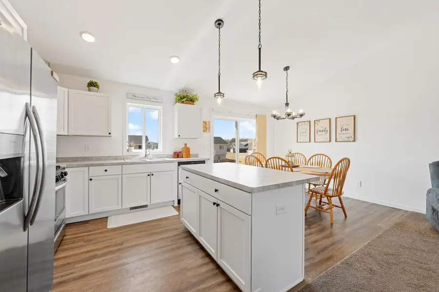 423 Eagle Street Nw, Isanti, MN 55040 - #2