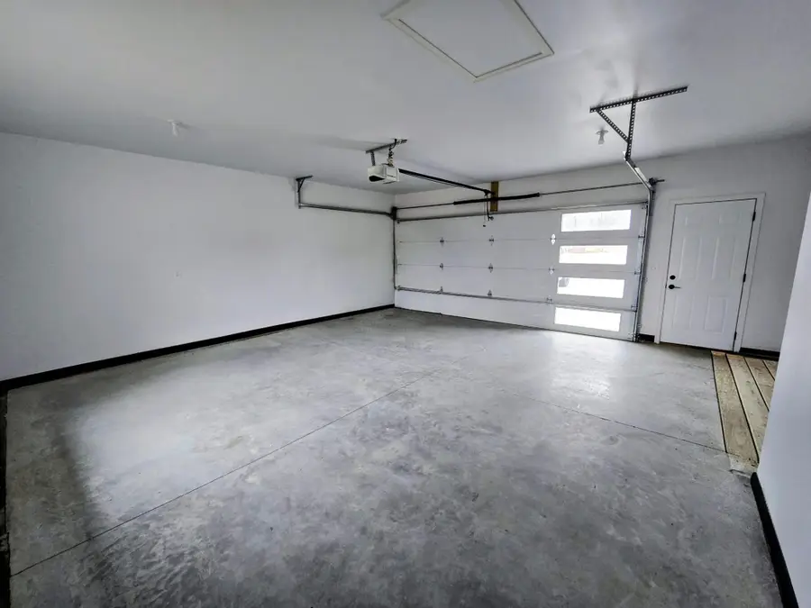 406 8th Avenue Sw, Pipestone, MN 56164 - #3