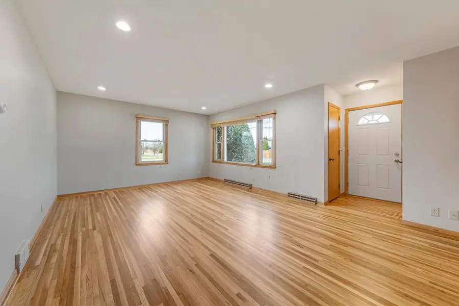 2335 4th Street Nw, Faribault, MN 55021 - #3