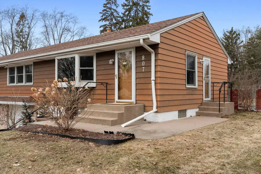 807 Rose Place, Roseville, MN 55113 - #3