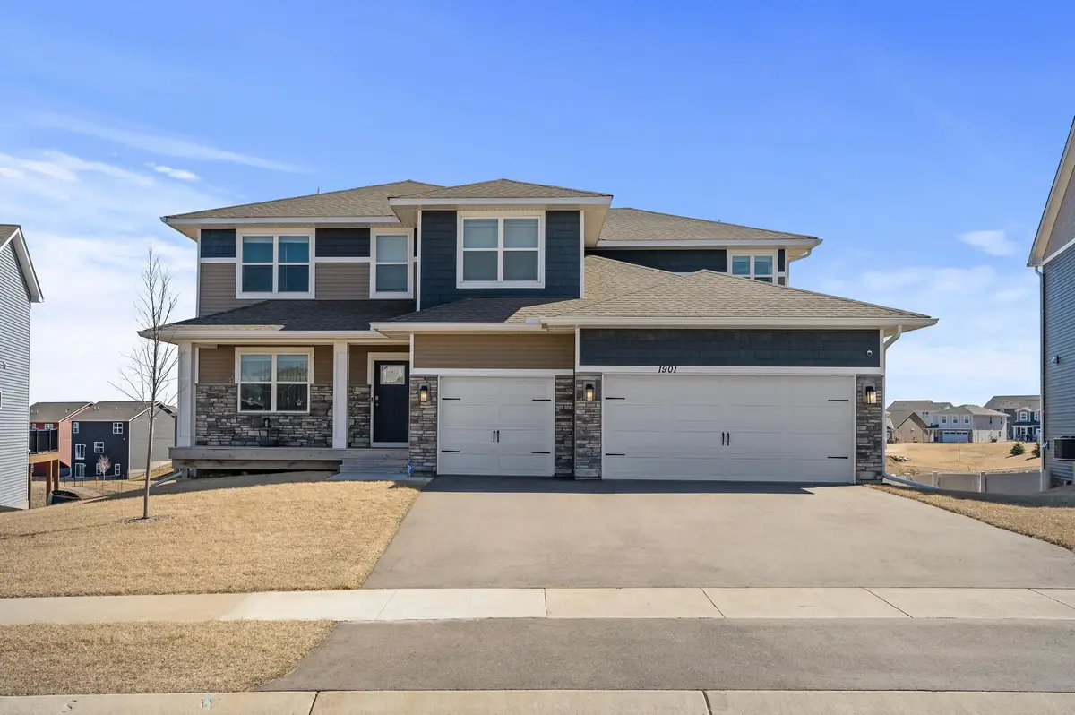 1901 Aztec Avenue, Shakopee, MN 55379 - #1