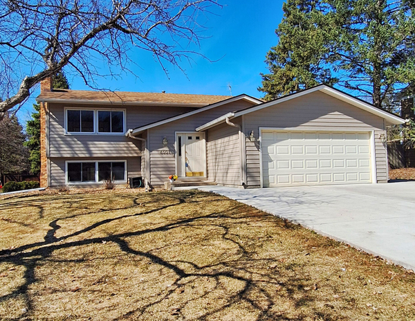 8501 Zanzibar Lane N, Maple Grove, MN 55311