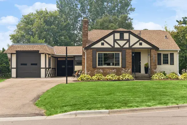 2123 Fairways Lane, Roseville, MN 55113