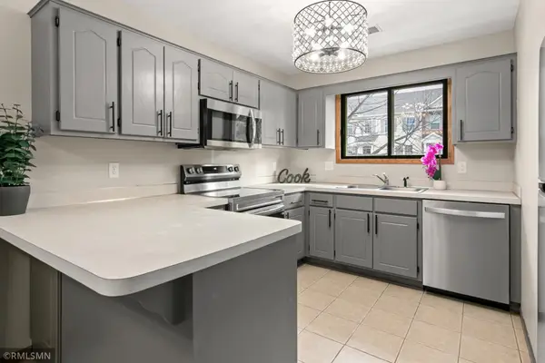 7578 13th Street N, Oakdale, MN 55128