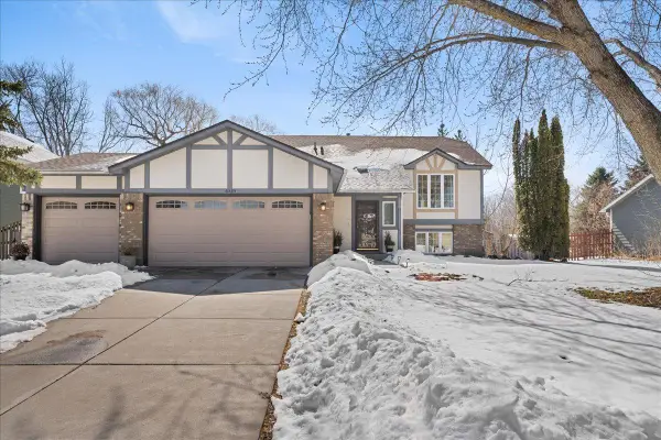 6535 Upper 14th Street N, Oakdale, MN 55128