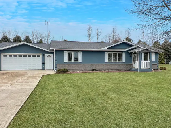 818 E 2nd Street N, Truman, MN 56088