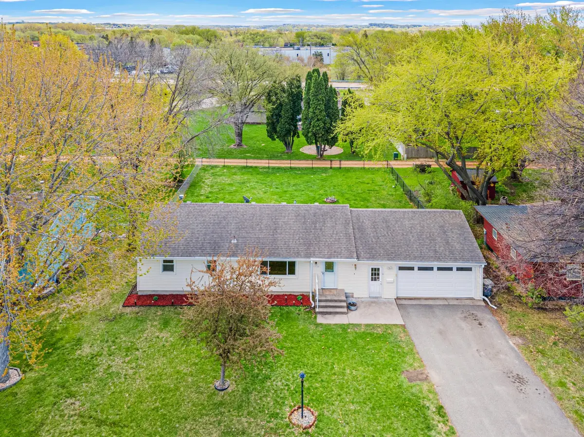 1324 Valley Street, Chaska, MN 55318 - #1