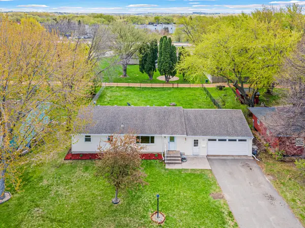 1324 Valley Street, Chaska, MN 55318