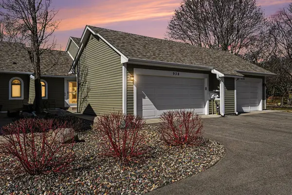938 Winterberry Drive, Woodbury, MN 55125