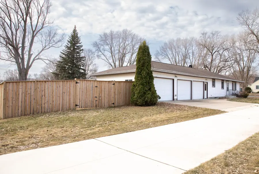 17 Lincoln Avenue, Gaylord, MN 55334 - #2