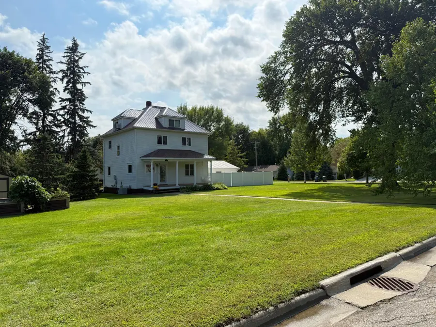 811 E Division Street, Elbow Lake, MN 56531 - #2