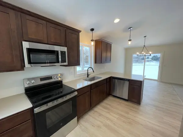 1411 34th Avenue Sw, Cambridge, MN 55008