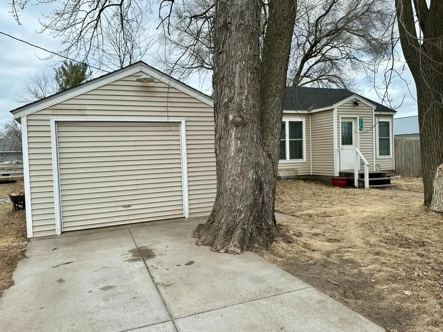 210 1/2 1st Avenue Nw, Isanti, MN 55040 - #2