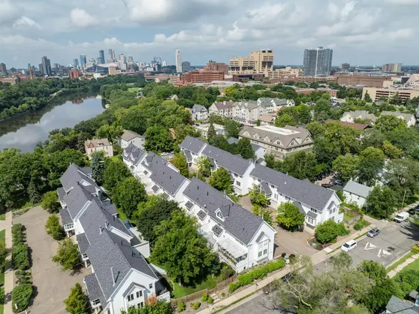 921 / 923 Dartmouth Place Se, Minneapolis, MN 55414