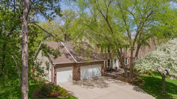 75 Wildridge Road, Mahtomedi, MN 55115