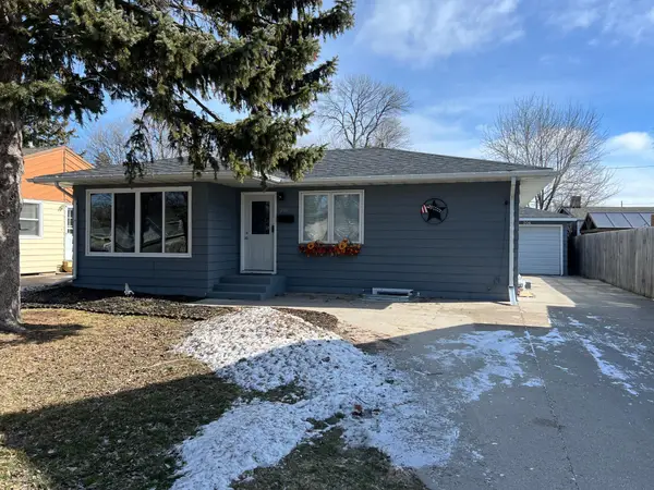 206 15th Street N, Moorhead, MN 56560