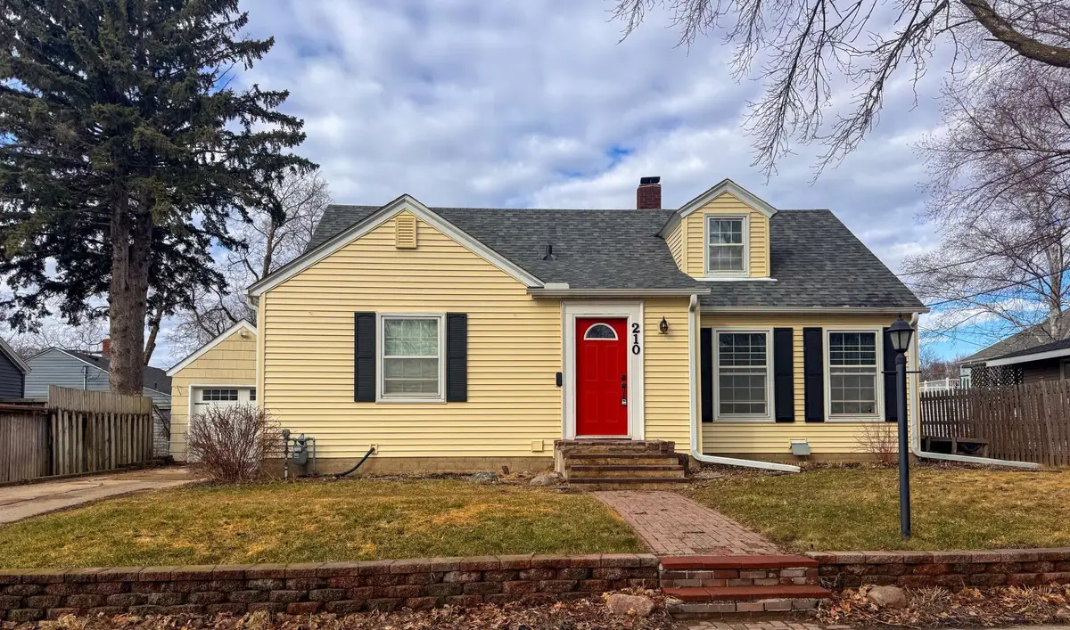 210 6th Avenue Ne, Faribault, MN 55021 - #1