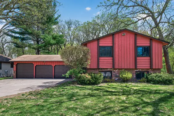 8285 Pleasant View Drive, Mounds View, MN 55112
