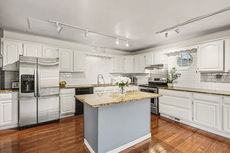 9516 Park Avenue S, Bloomington, MN 55420 - #3