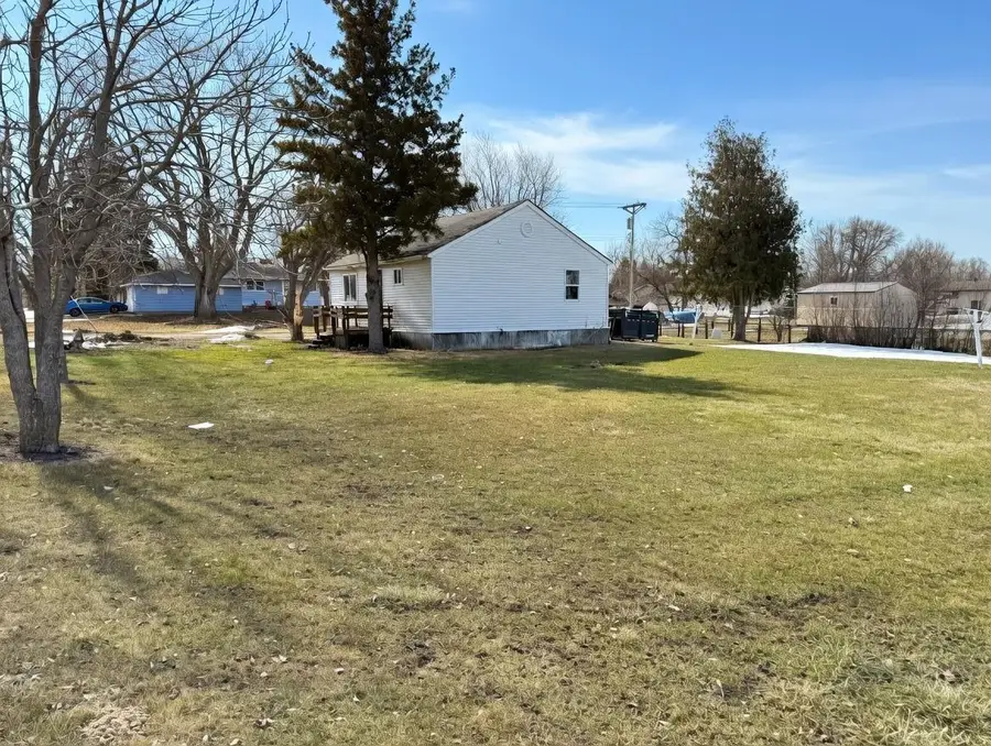 516 W Minnesota Avenue, Mahnomen, MN 56557 - #3