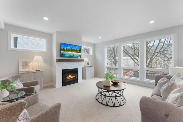 7682 22nd Avenue E, Shakopee, MN 55379