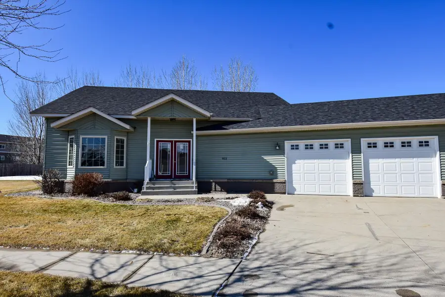 913 41st Avenue S, Moorhead, MN 56560 - #2