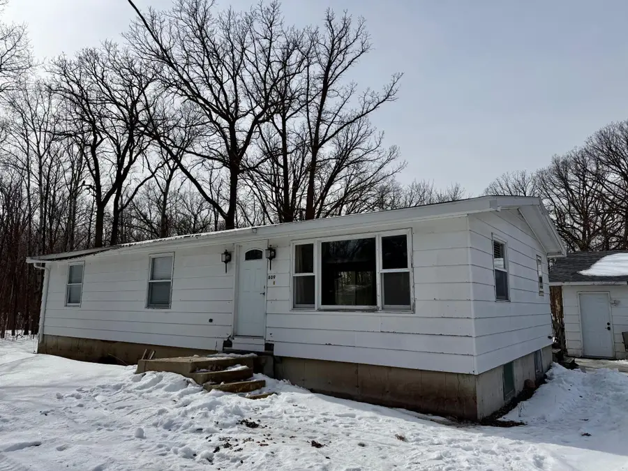 809 11th Avenue Se, Roseau, MN 56751 - #2