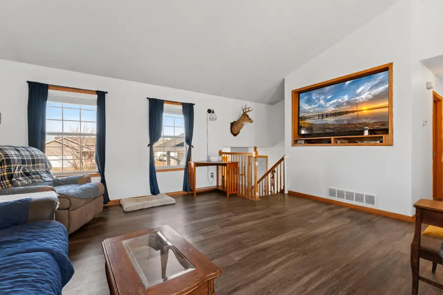 407 8th Street Nw, Dodge Center, MN 55927 - #3