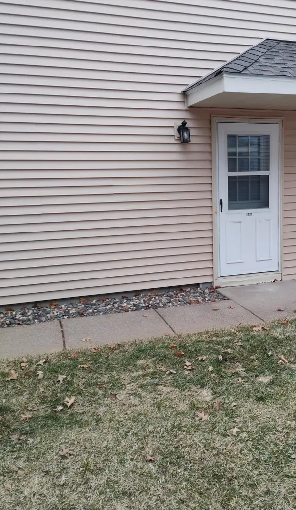 1027 Pond View Court, Vadnais Heights, MN 55127