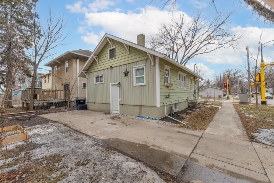 921 4th Street N, Fargo, ND 58102 - #3