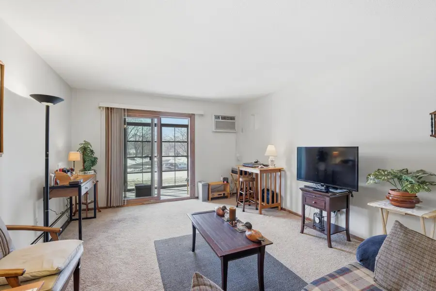 2700 Oxford Street N #102, Roseville, MN 55113 - #2