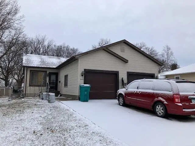 906 5th Street Sw, Waseca, MN 56093 - #2