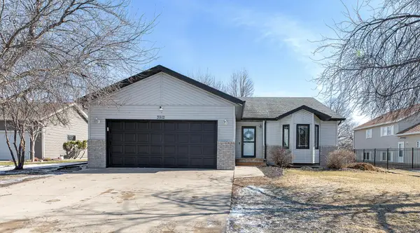 3912 7th Street S, Moorhead, MN 56560