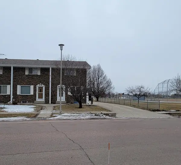 1566 27th Avenue S, Fargo, ND 58103