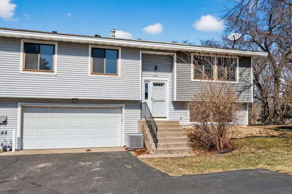 543 Clover Leaf Parkway Ne, Blaine, MN 55434