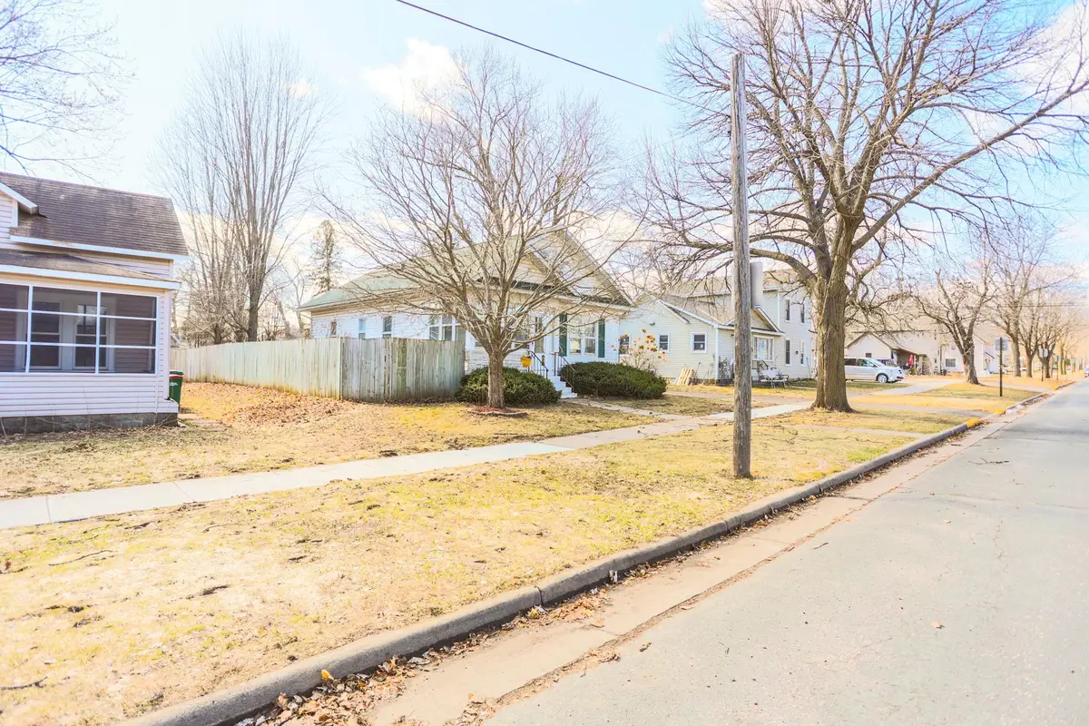 522 E Walnut Street, River Falls, WI 54022 - #1