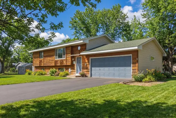 6710 115 1/2 Avenue N, Champlin, MN 55316