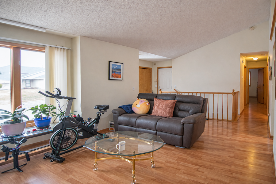 1242 Myrtle Street N, Maplewood, MN 55119 - #2