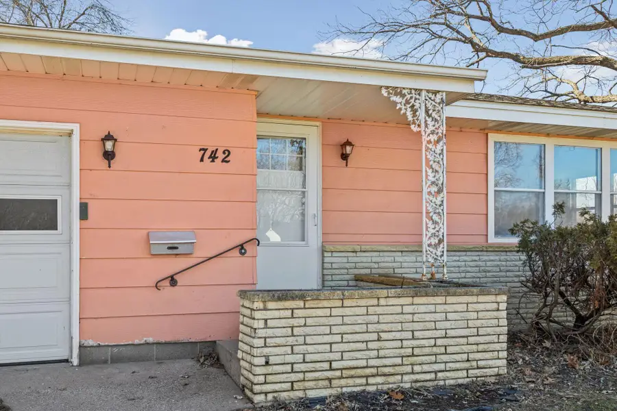 742 Atwood Street S, Shakopee, MN 55379 - #2