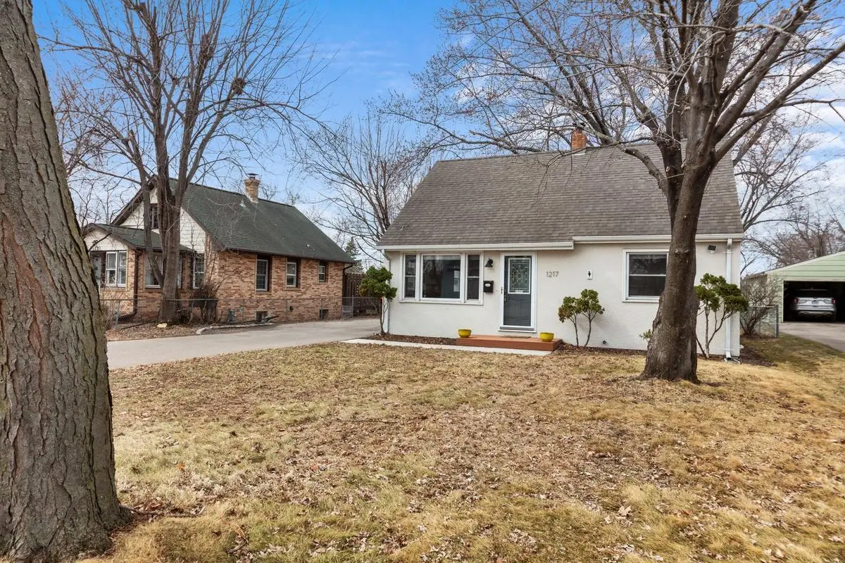 1217 Lincoln Avenue, Saint Paul Park, MN 55071 - #1