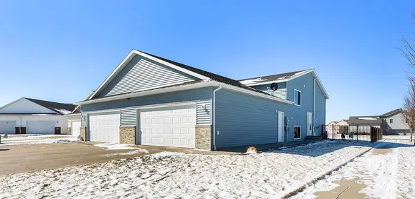 1101 39th Avenue S, Moorhead, MN 56560