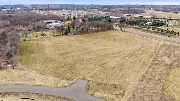 23804 Hall Drive, Lakeville, MN 55044