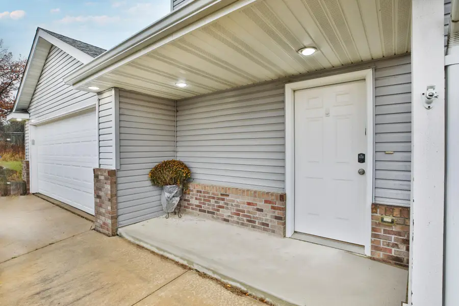 29 6th Avenue Se, Dodge Center, MN 55927 - #2