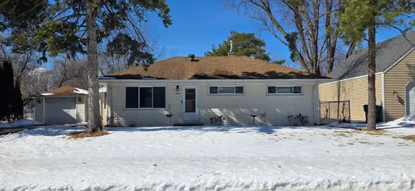 2559 Herschel Street, Roseville, MN 55113