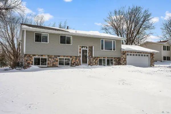 1061 Hillcrest Drive, Woodbury, MN 55125