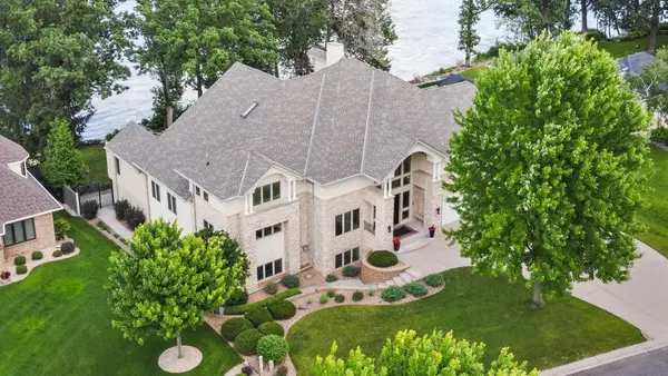 705 W River Parkway, Champlin, MN 55316