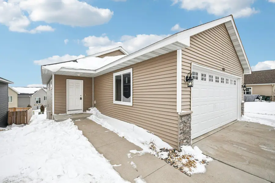 413 Grant Avenue Se, Hutchinson, MN 55350 - #2
