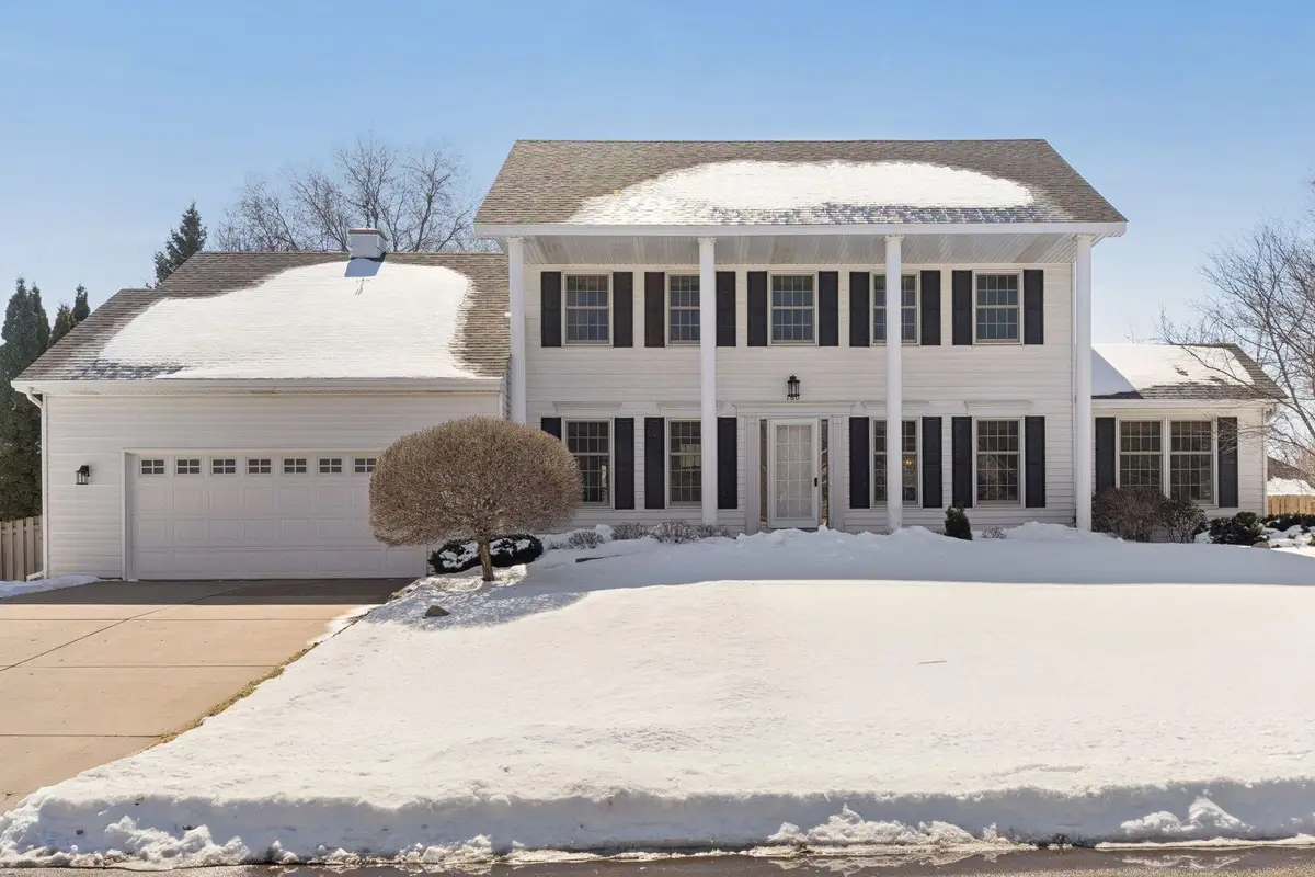 180 Red Oaks Drive, Vadnais Heights, MN 55127 - #1