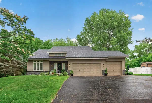 10261 Phaeton Drive, Eden Prairie, MN 55347